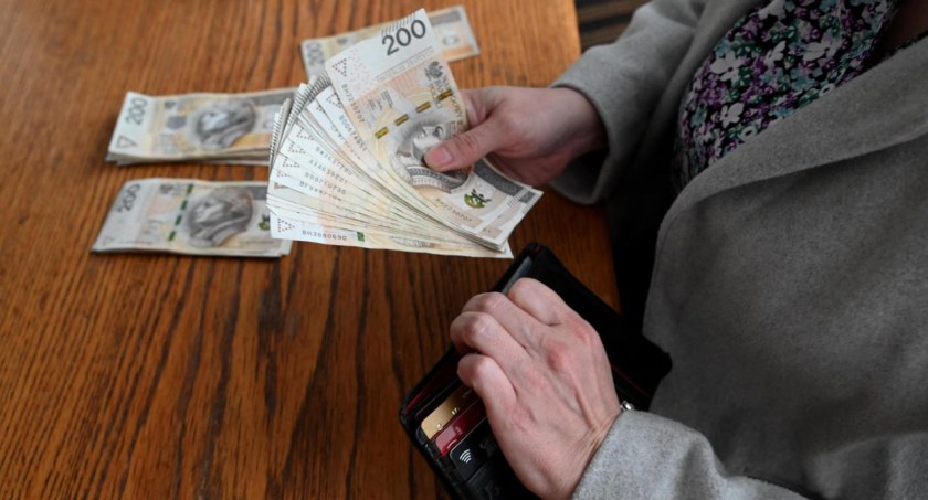 Minister Maląg: w 2024 r. płaca minimalna wyniesie powyżej 4,2 tys. zł