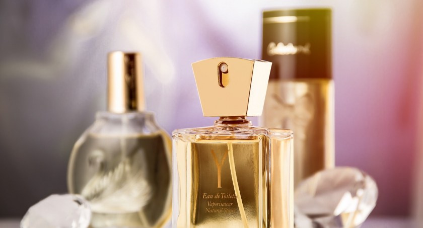 Kradł perfumy i … słoneczne okulary