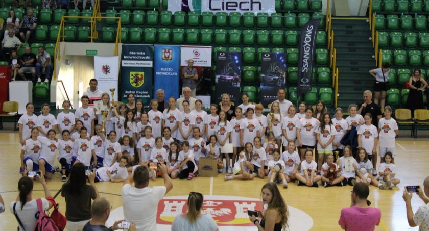 Dziewczęta SKS Kasprowicz zwyciężają CIECH Kasper Kids Cup!