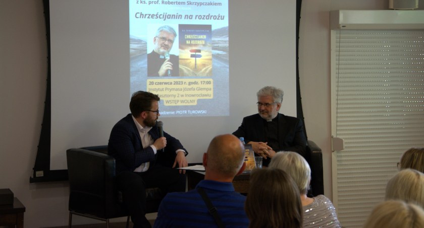 Ksiądz Profesor Robert Skrzypczak spotkał się w Inowrocławiu z czytelnikami