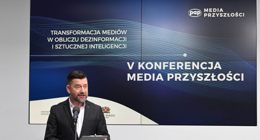 Prezes PAP na konferencji 