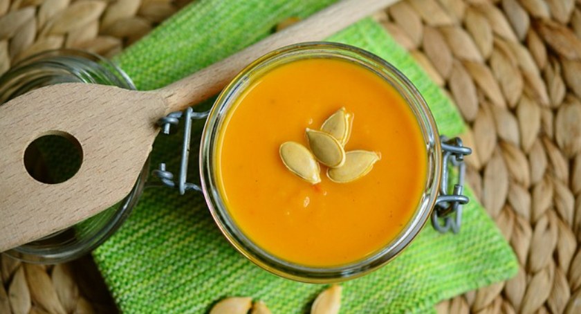 Jednorazowe pojemniki na zupę stosowane w gastronomii