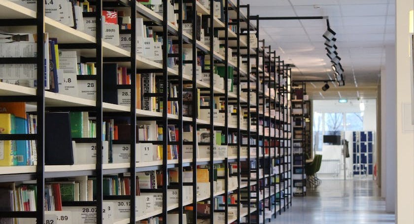 Organizacja dokumentów: Regały archiwizacyjne dla skutecznego zarządzania informacjami