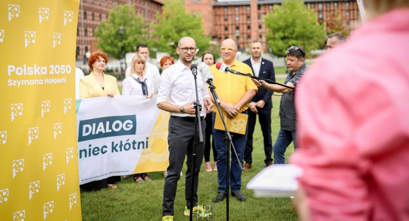 Zaprezentowano  kandydata Polski 2050 Szymona Hołownii do Sejmu