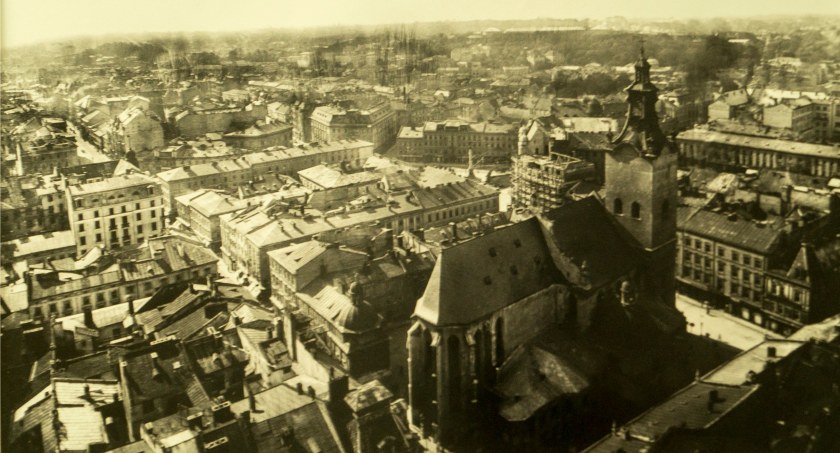 Lwów Jana Kasprowicza. Fotografie z kolekcji Joanny i Adama Doboszów
