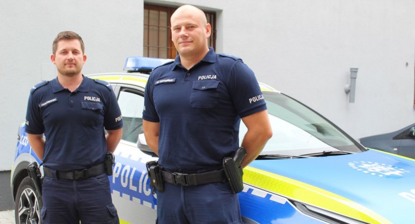Policyjny patrol pierwszy na miejscu udzielał pomocy