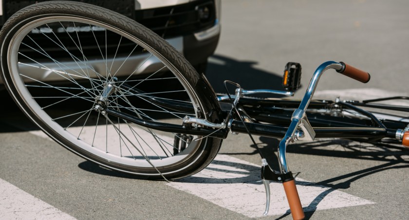 Wypadek z udziałem samochodu i roweru