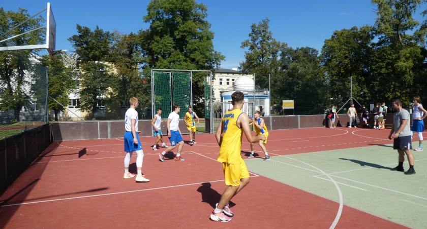 Chemik mistrzem streetballa!