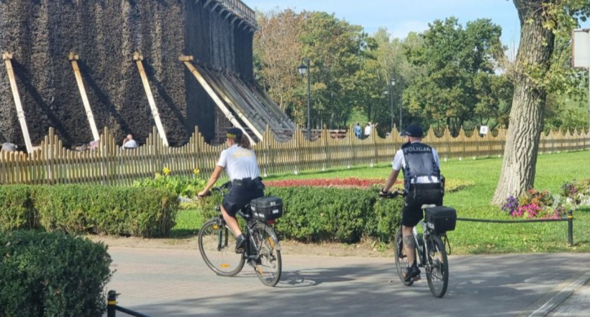 Rowerowy patrol policji i straży miejskiej