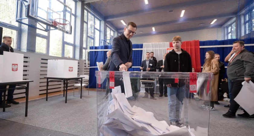Premier: będziemy starali się zbudować stabilny rząd; na ostateczny wynik trzeba zaczekać, możemy się obudzić z zupełnie innymi liczbami