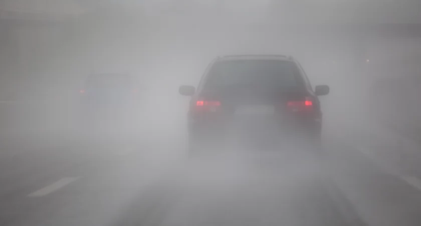 IMGW ostrzega przed gęstą mgłą