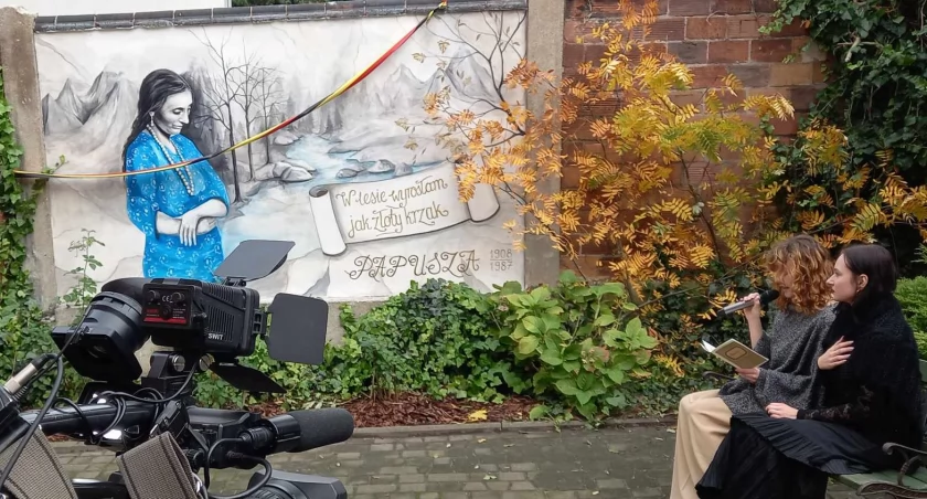Piękny mural i niezwykłe przedstawienie o Papuszy