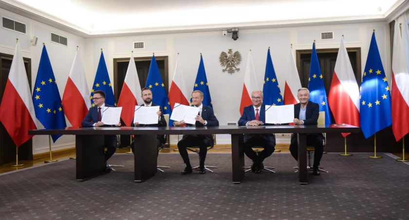 Liderzy Koalicji Obywatelskiej, PSL, Polski 2050 i Nowej Lewicy parafowali umowę koalicyjną