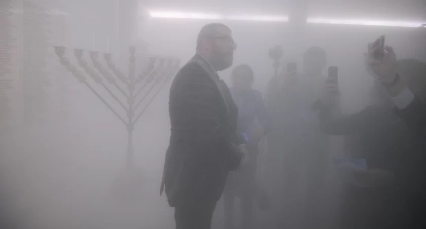 Sejm: G. Braun (Konfederacja) zgasił gaśnicą menorę chanukową