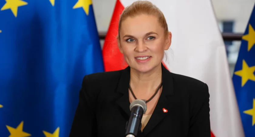 B. Nowacka zapowiedziała m.in. podwyżki dla nauczycieli, odejście od prac domowych i ograniczenie liczby lekcji religii