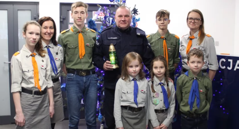 Betlejemskie Światełko Pokoju dotarło do policjantów