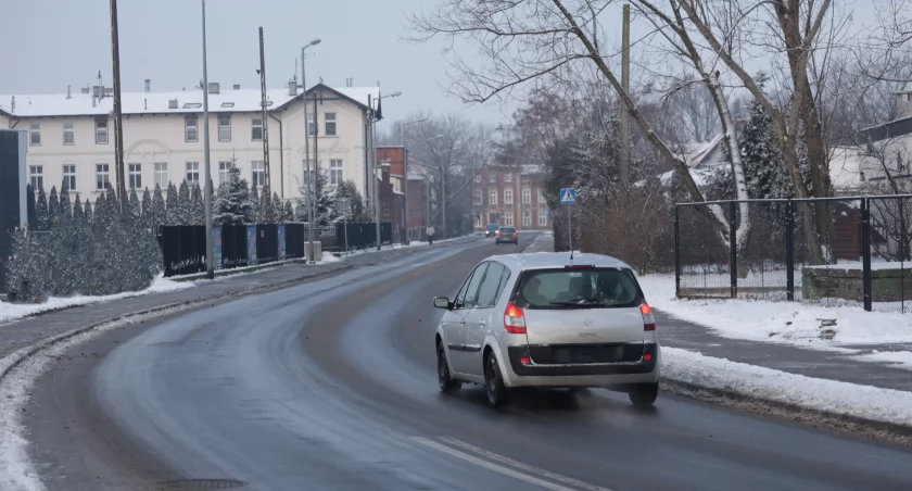 Trwa akcja zima na drogach powiatowych