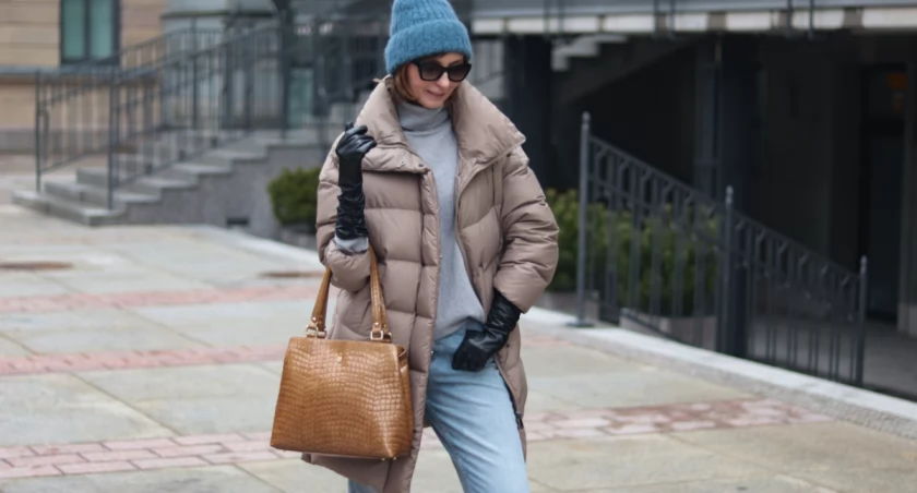 Z czym zestawić brązową shopperkę? Stylizacje z torebką Shopper