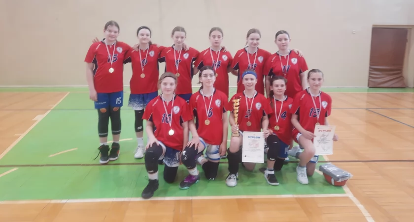 Koszykarki z Czwórki mistrzyniami 