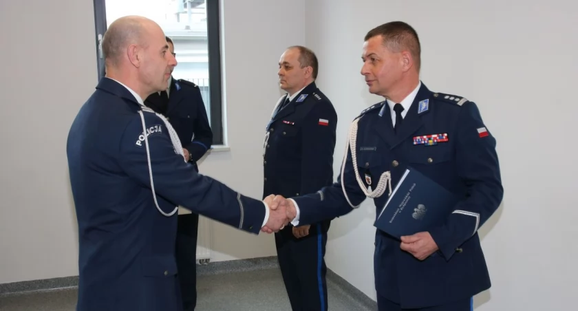 Uroczysta zbiórka w inowrocławskiej komendzie policji
