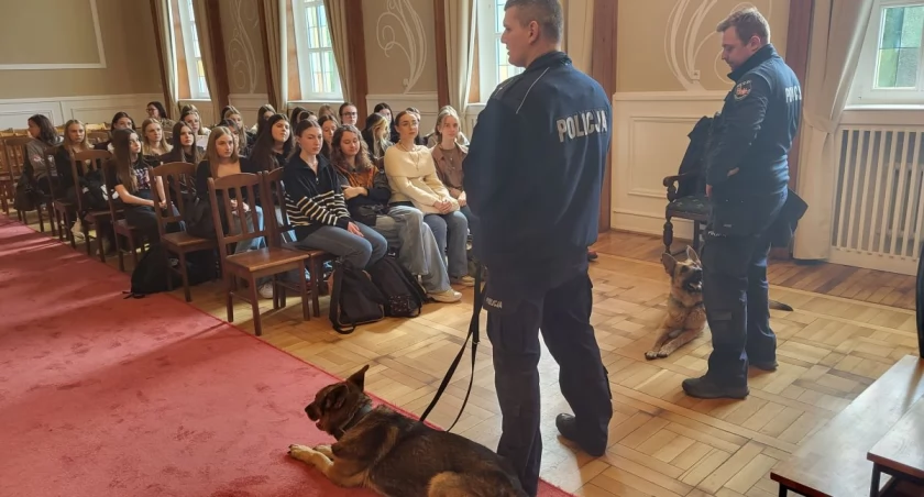 Wstąp do służby i zostań przewodnikiem, a może rzecznikiem