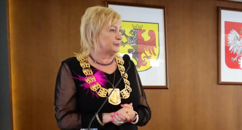Sensacyjnie w powiecie - Wiesława Pawłowska starostą, Marek Knop przewodniczącym