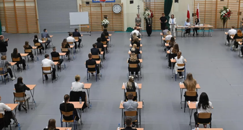 Rozpoczął się obowiązkowy egzamin z matematyki na poziomie podstawowym