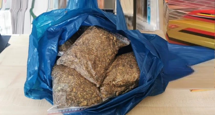 Kobieta posiadała nielegalny tytoń i papierosy