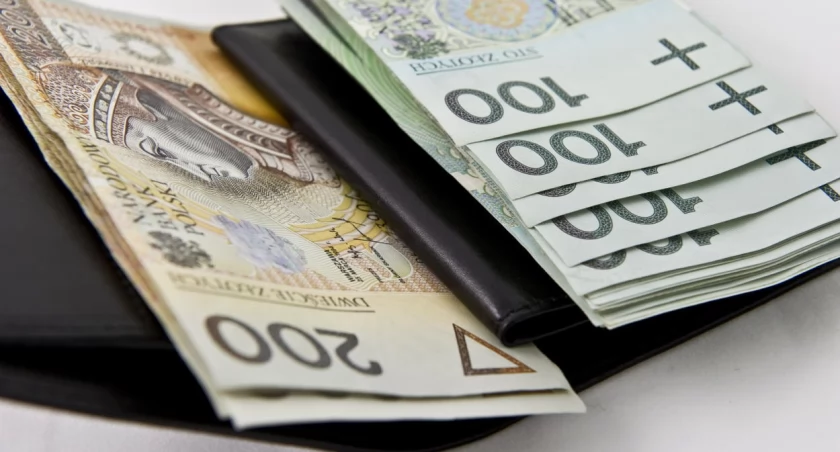 Niemal 60 proc. Polaków planuje wydać na wakacje do 3 tys. zł na osobę