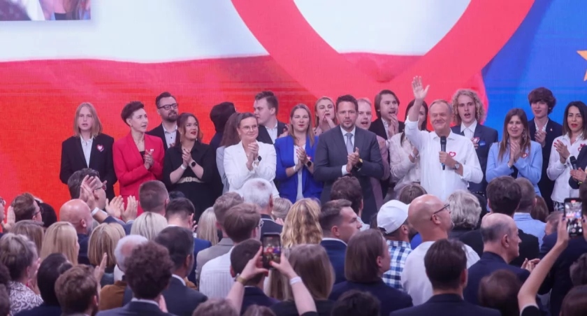W okręgu kujawsko-pomorskim: PO - 44,38 proc., PiS - 31,30 proc., Konfederacja - 10,24 proc.