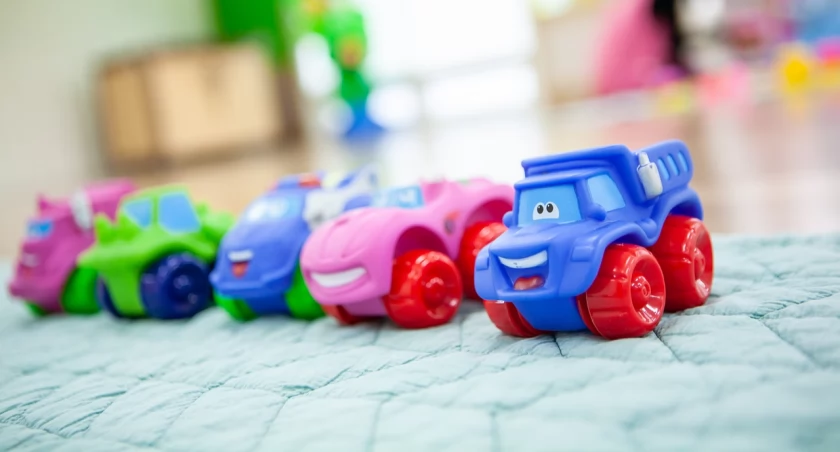 Jak zabawki dla dzieci wspierają rozwój malucha?