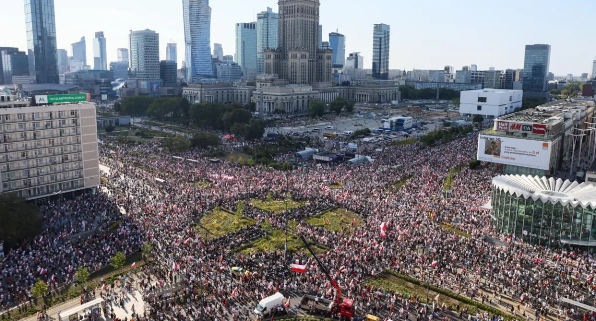 Warszawa: stolica oddała hołd powstańcom warszawskim w godzinę W