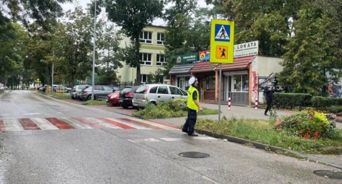 Policjanci lustrują drogi w rejonie szkół