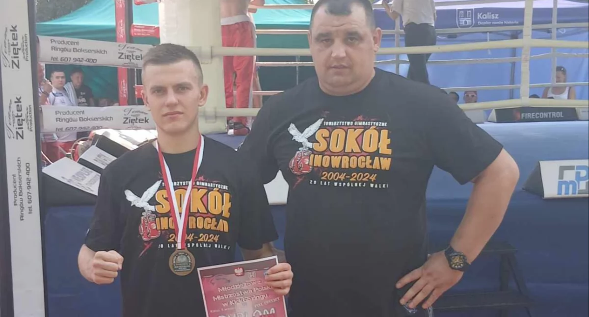 Kickboxer z brązowym medalem