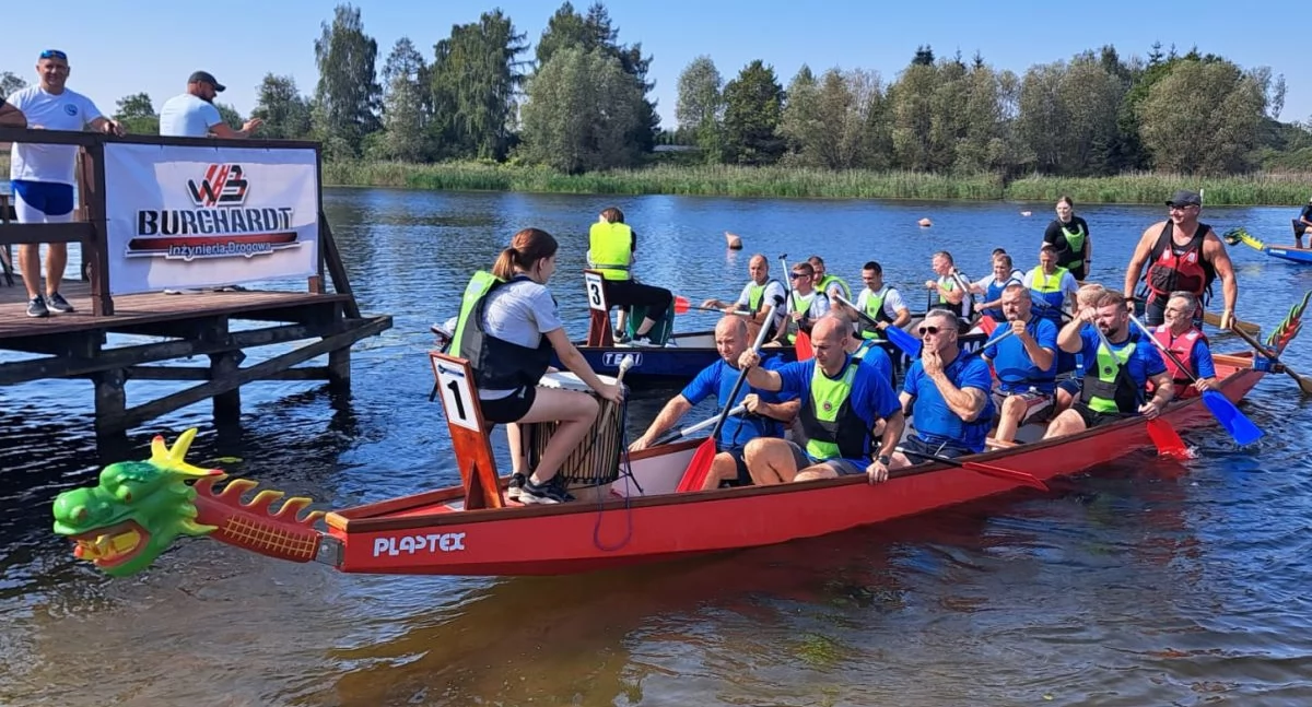 Inowrocławscy policjanci na podium w wyścigu smoczych łodzi
