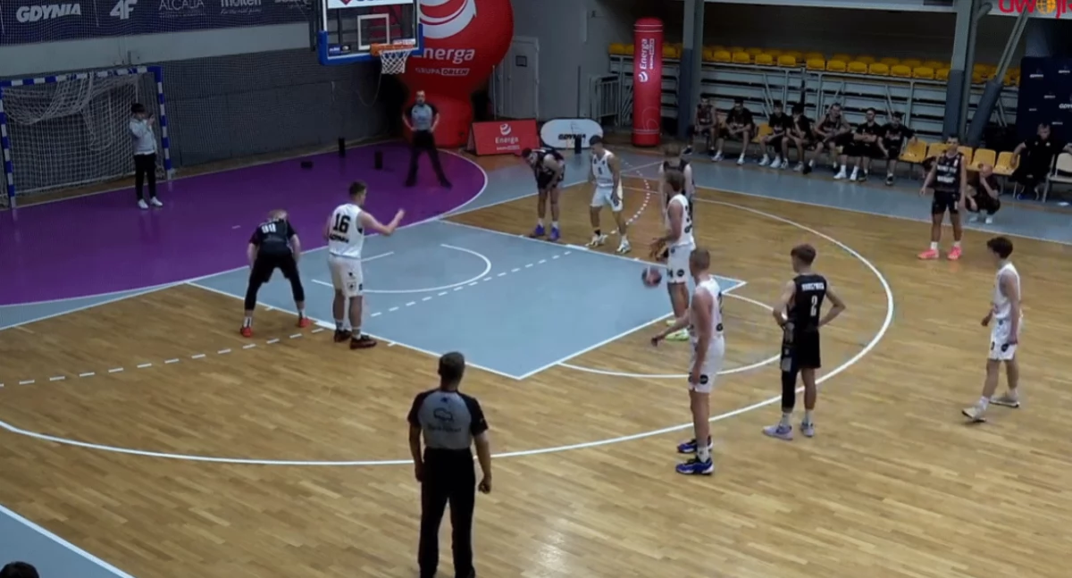 Basket 2010 Kruszwica przegrywa w Gdyni