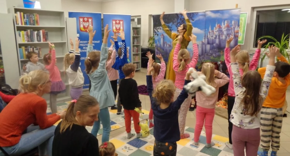 Muzyczny spektakl Teatru Bajecznego w Filii nr 1