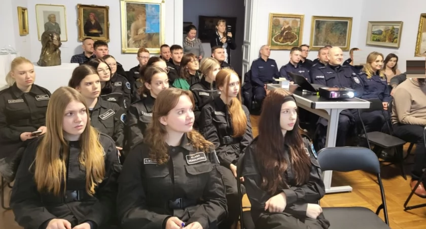 Retrospekcyjnie o ochronie dóbr kultury z policjantami i młodzieżą