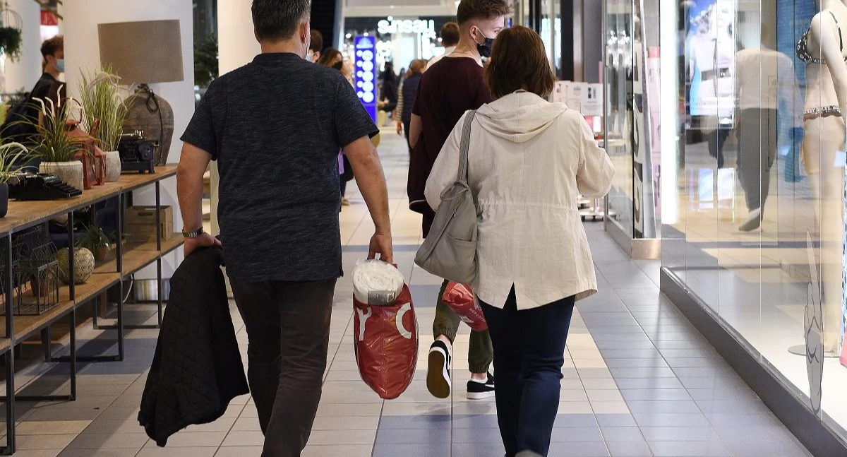 Polacy nie stracą fasonu w Black Friday. Wydadzą więcej niż rok temu. Średnio zostawiają w sklepach 400-500 zł