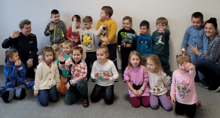 Przedszkolaki odwiedziły policjantów