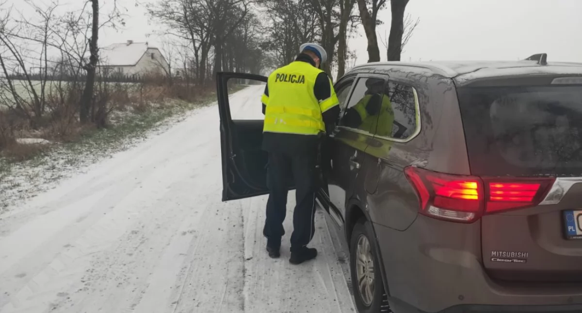 Zwolnij! Trudne warunki na drogach!