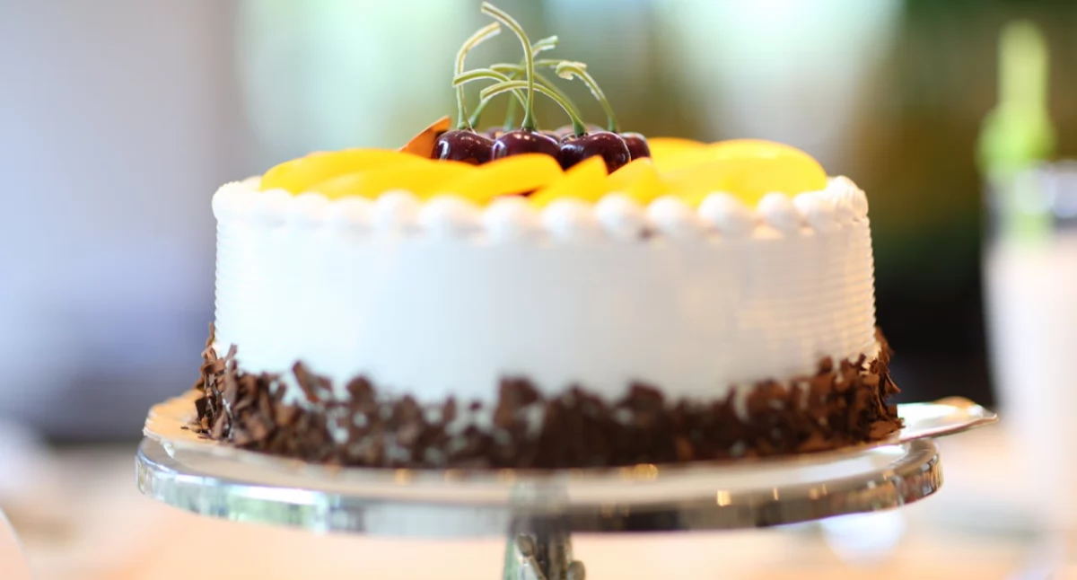 Patera na tort piętrowy - elegancja i funkcjonalność na każdą okazję