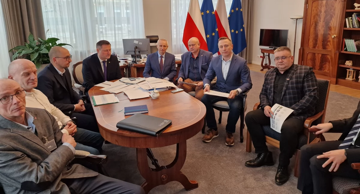  Spotkali się z Ministrem Rozwoju i Technologii Krzysztofem Paszykiem ws sytuacji polskich zakładów produkujących sodę