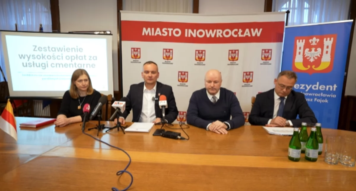 Konferencja ratusza w sprawie opłat za pochówek i sytuacji w ZEC