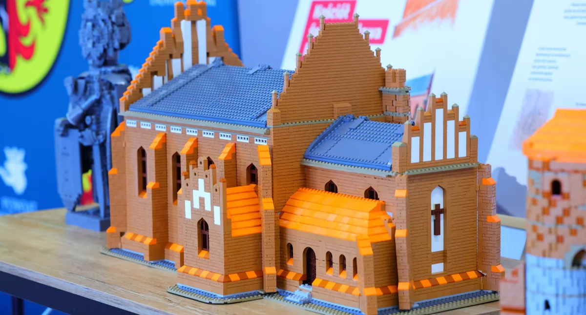 Niezwykła wystawa Szlaku Piastowskiego zbudowanego z klocków LEGO w Inowrocławiu