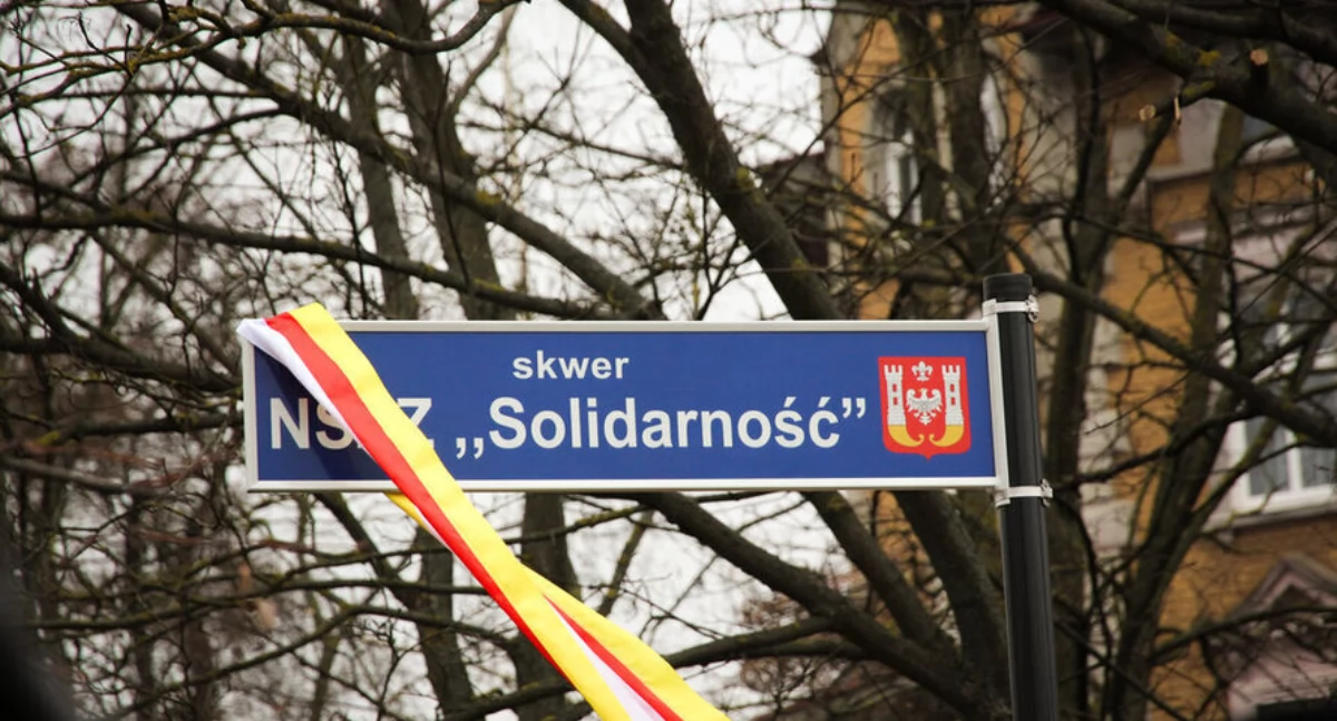 Nowy akcent pamięci: odsłonięcie Skweru NSZZ Solidarność w Inowrocławiu