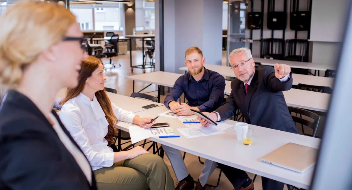 Co powinien zawierać kurs angielskiego dla firm?