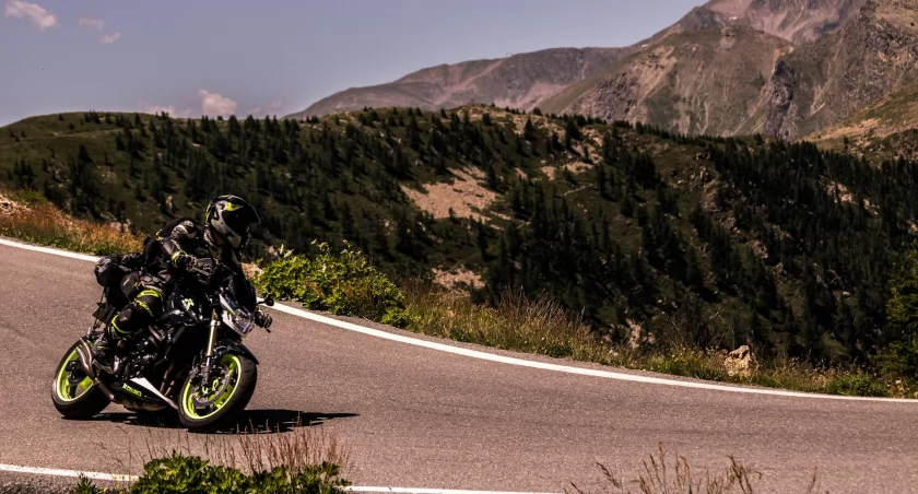 Interkomy do motocykla – komunikacja i bezpieczeństwo na nowym poziomie