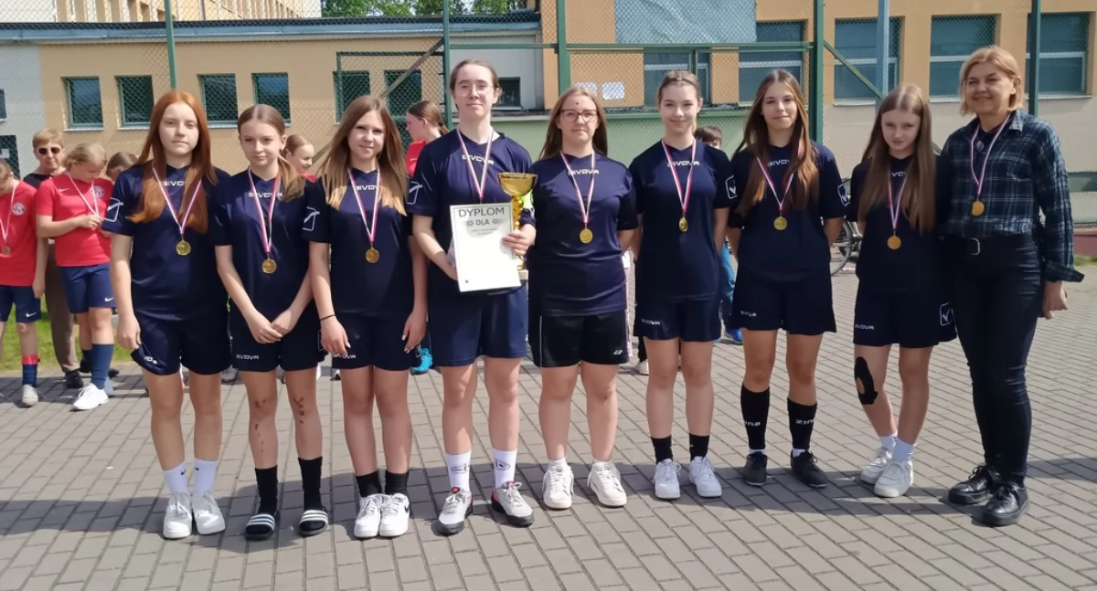 Złoto dla Janikowa-Mistrzynie w 6-piłkarskich Dziewcząt 2010–2011!