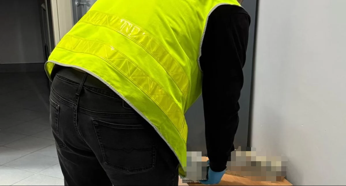 Lewe papierosy wiózł motorowerem